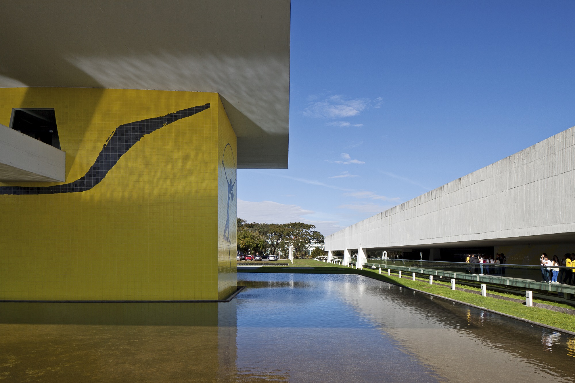 Museu Oscar Niemeyer apresenta exposição individual de Miguel Bakun