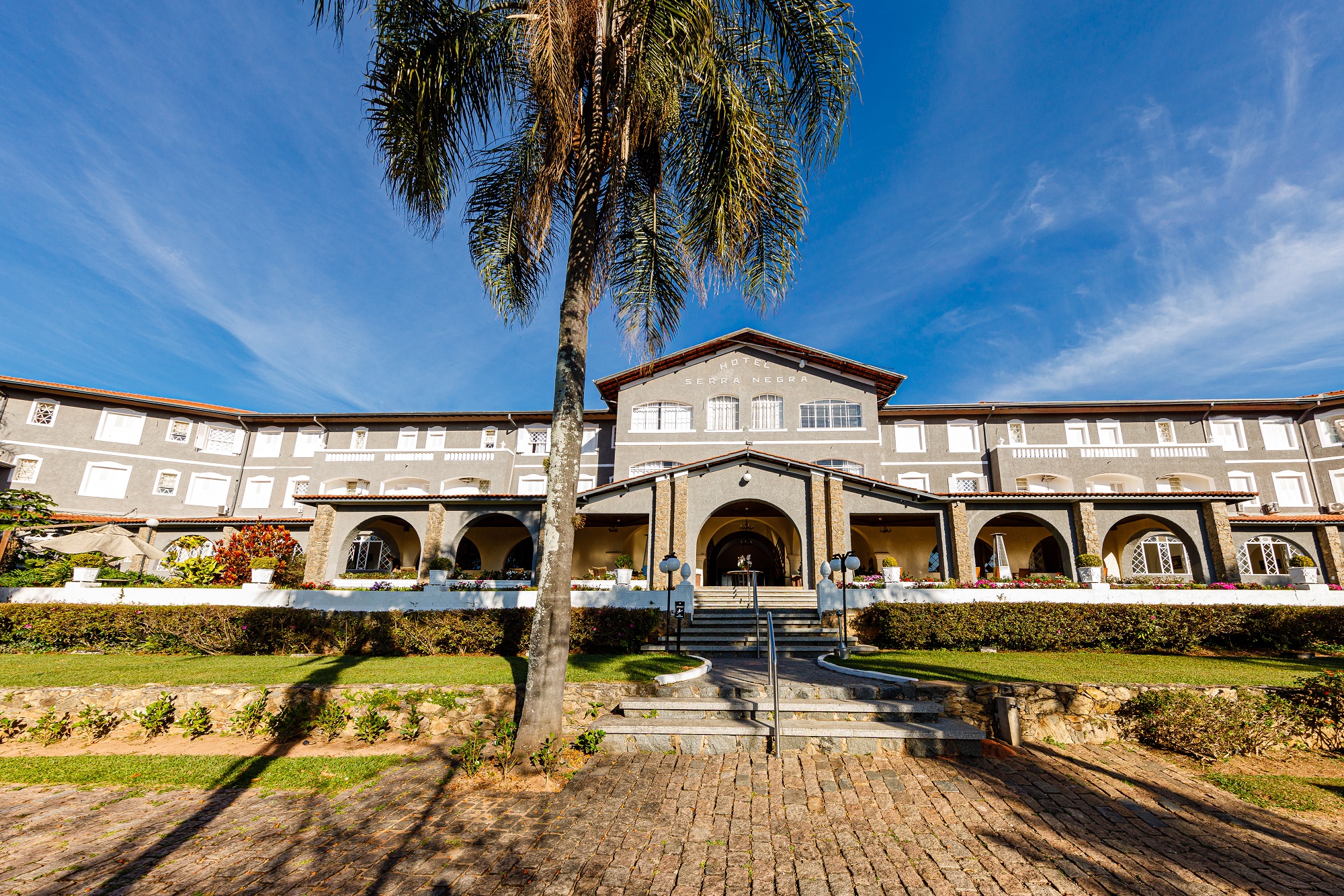 Hotel em Serra Negra (SP) oferece programação diversificada e infraestrutura completa para férias de julho.