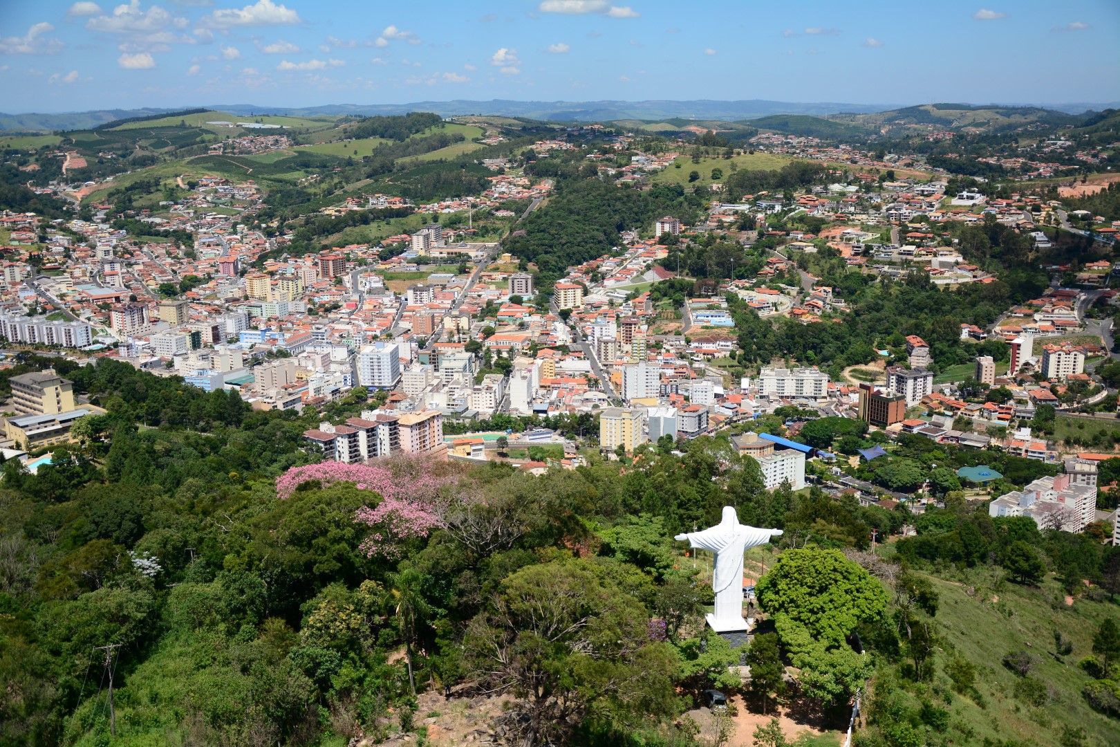 Serra Negra: Investimentos em infraestrutura e eventos temáticos fortalecem o turismo em Minas Gerais