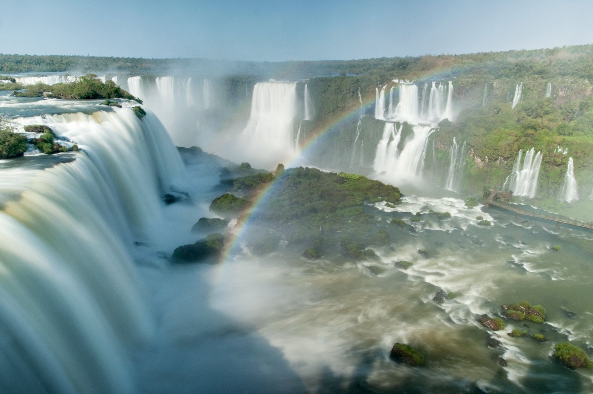 Cataratas do Iguaçu registram recorde histórico de visitantes em agosto, superando 155 mil pessoas