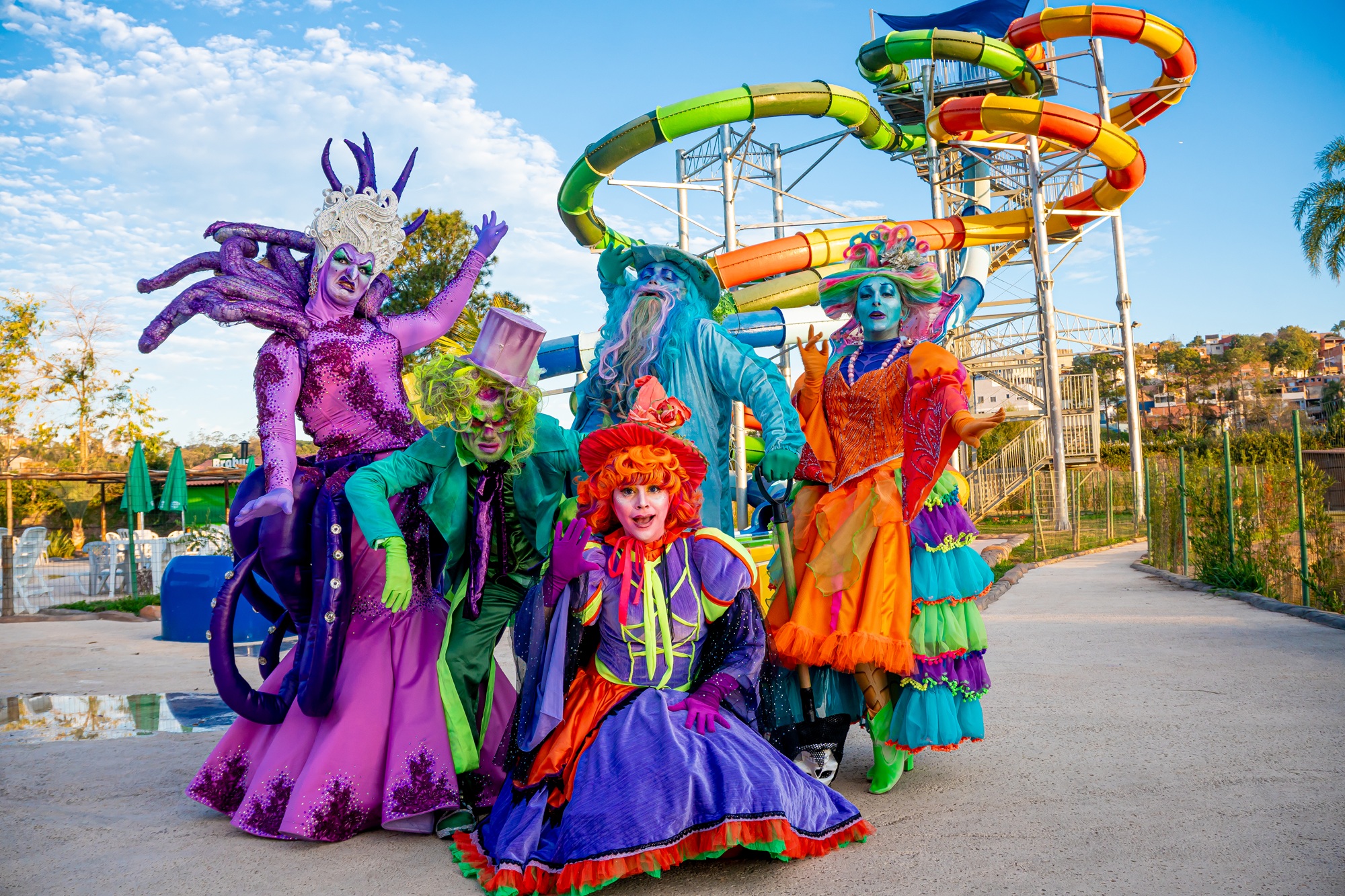 Halloween temático para famílias nos fins de semana de outubro no parque aquático Thermas da Mata, perto de SP