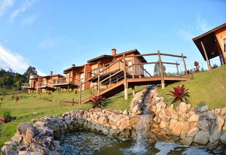 Villa dos Leais oferece pacotes especiais de Natal e Réveillon em Serra Negra, SP, com experiências exclusivas na natureza.